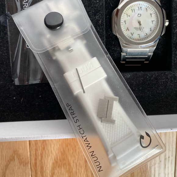 Nuun Mother of Pearl Watch - Picture 6 of 11